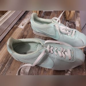 Nike Cortez sz 9 women's